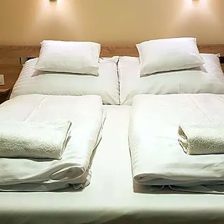 Panzio Bed & Breakfast 3*