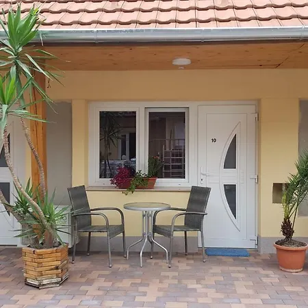 Panzio Bed & Breakfast 3*